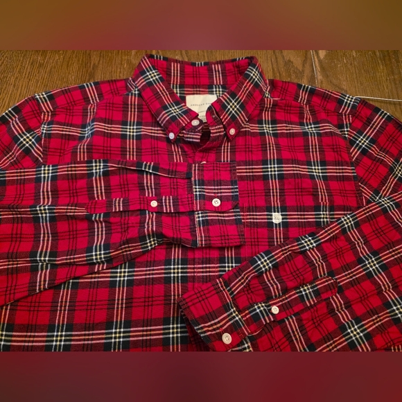 American Eagle Outfitters Other - Classic Fit Mens Long Sleeve Flannel Shirt.